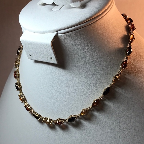 Avon necklace in gold tone, fold over clasp, 16 in length, stones multicolor - Picture 1 of 10
